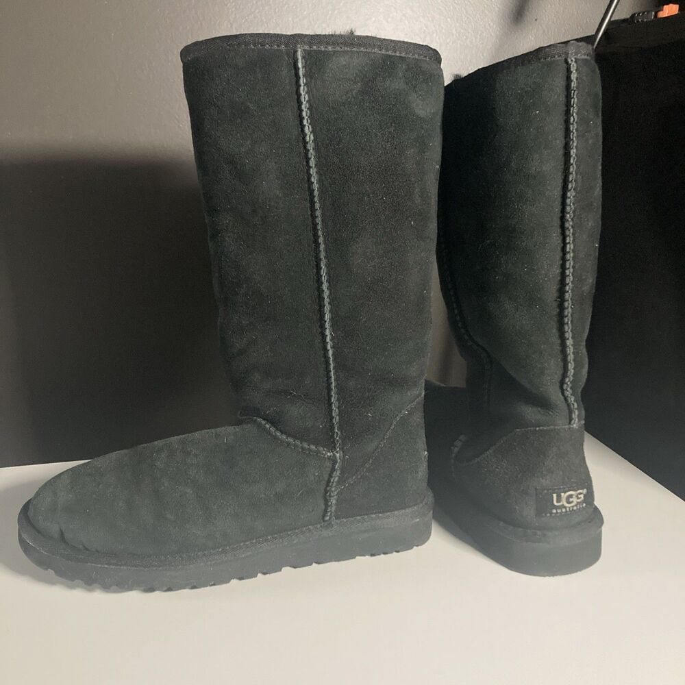 Ugg Australia Women's Classic Slip-On Black Boots (Women’s Size 7)